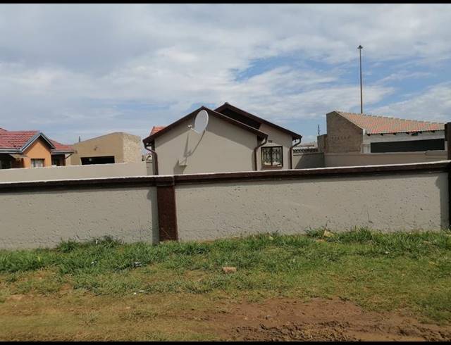 3 BEDROOM HOUSE FOR SALE IN LAKESIDE